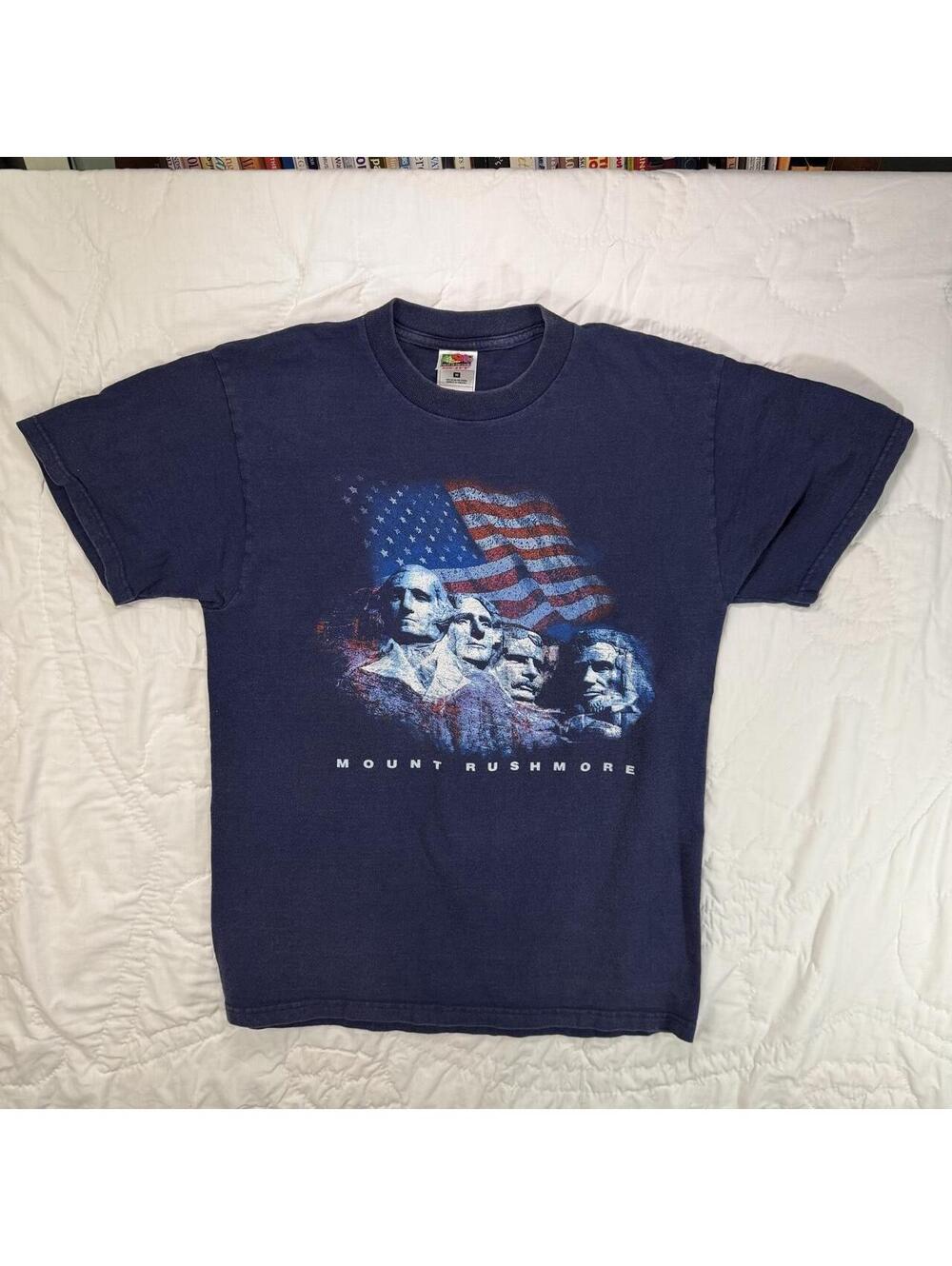 Vintage 90s Mount Rushmore navy blue t-shirt Size M